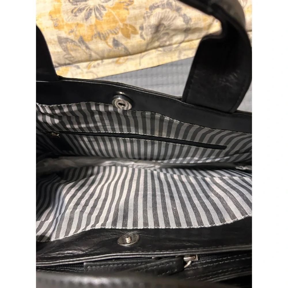 Winn International Black Leather Briefcase Laptop Bag Style 5428‎ NWT